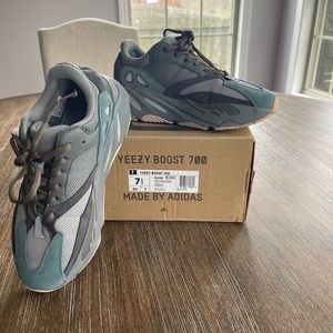 YEEZY Boost 700 Teal Blue Reps